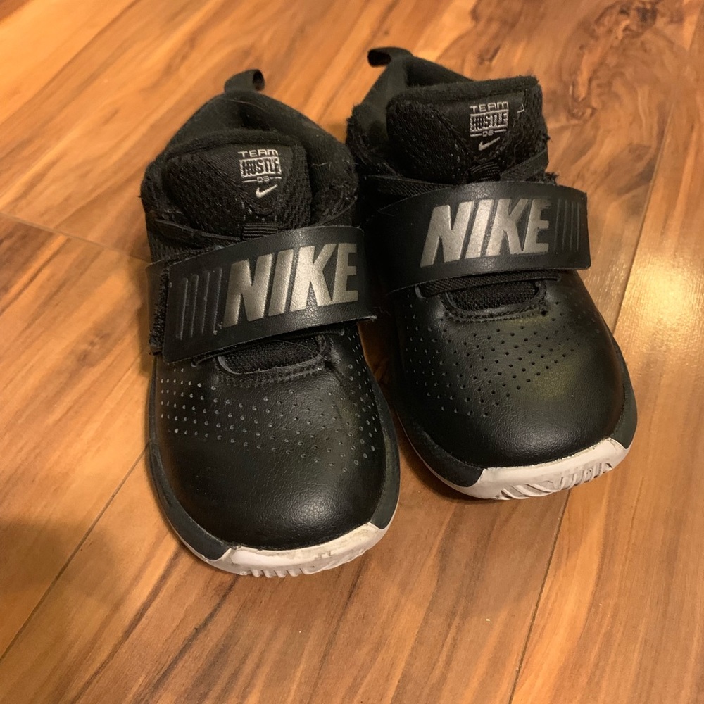 Toddler Nike Shoes 9C